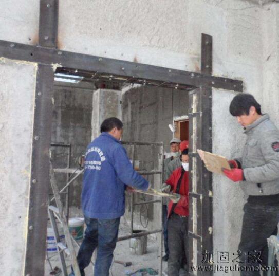 承重墻開門的同時(shí)做好加固處理