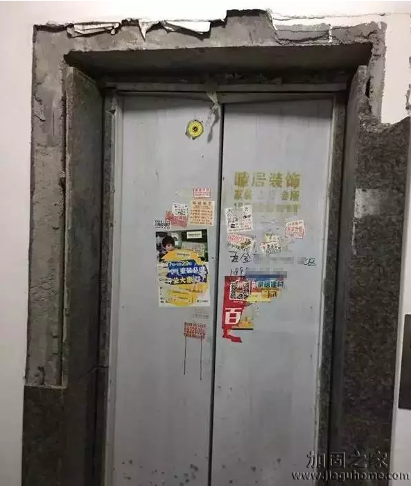 大媽用杯子擋電梯致電梯爆炸，電梯應(yīng)如何加固？