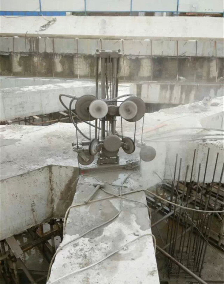 大連拆除公司 靜力切割 無(wú)振動(dòng)切割 金剛石液壓繩鋸切割 靜力拆除 混凝土無(wú)振動(dòng)切割.jpg