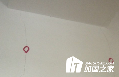 老房子的大梁有裂縫應(yīng)該怎么加固才好？