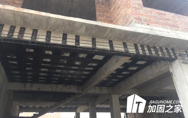 在房屋加固時，碳纖維加固和粘鋼加固應(yīng)該如何選擇?