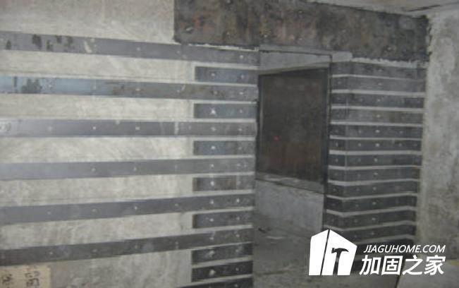 在粘鋼加固施工中，結(jié)構(gòu)膠的使用方法