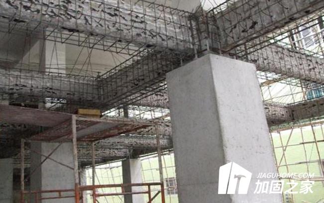 在結(jié)構(gòu)加固補強中，如何保證結(jié)構(gòu)穩(wěn)定的?