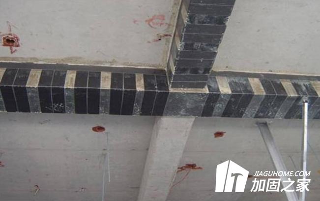 在結(jié)構(gòu)加固補強中，如何保證結(jié)構(gòu)穩(wěn)定的?