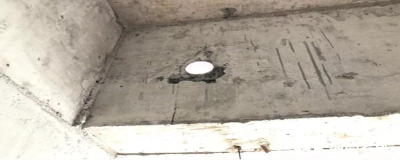 在施工縫處繼續(xù)澆筑混凝土?xí)r，如何處理