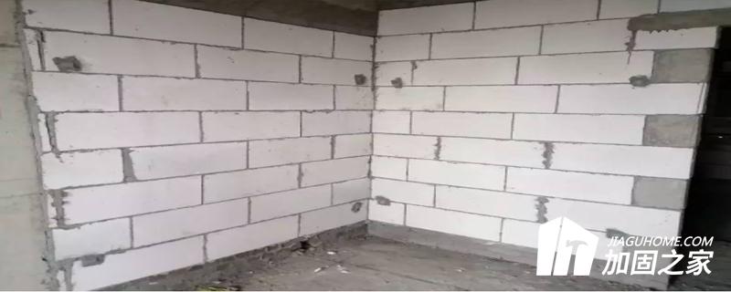 結(jié)構(gòu)實(shí)體位置與尺寸偏差項(xiàng)目應(yīng)分別進(jìn)行驗(yàn)收，并應(yīng)符合下列規(guī)定