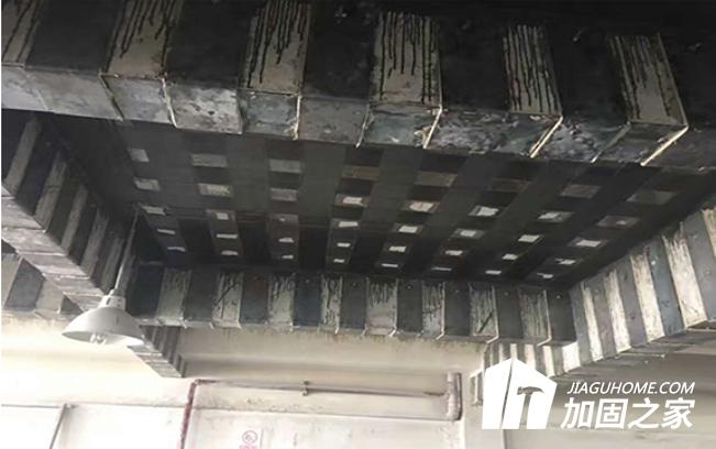 在房屋加固補(bǔ)強(qiáng)中，樓板承重怎樣加固?