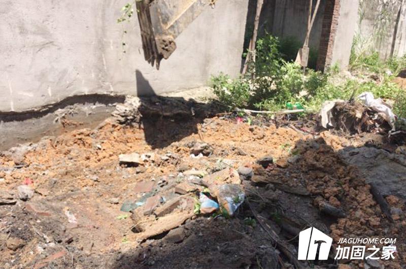 導致房屋地基出現不均勻沉降的原因有哪些？