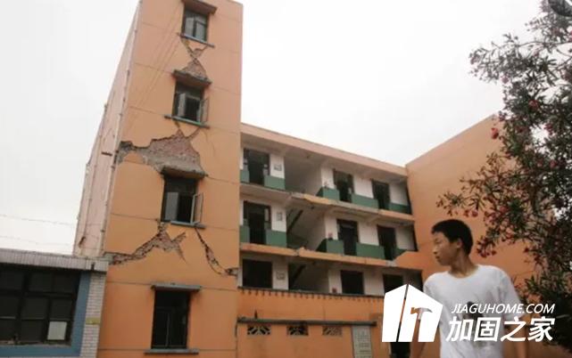 學(xué)?？拐鹦阅転楹稳绱耸苤匾?？