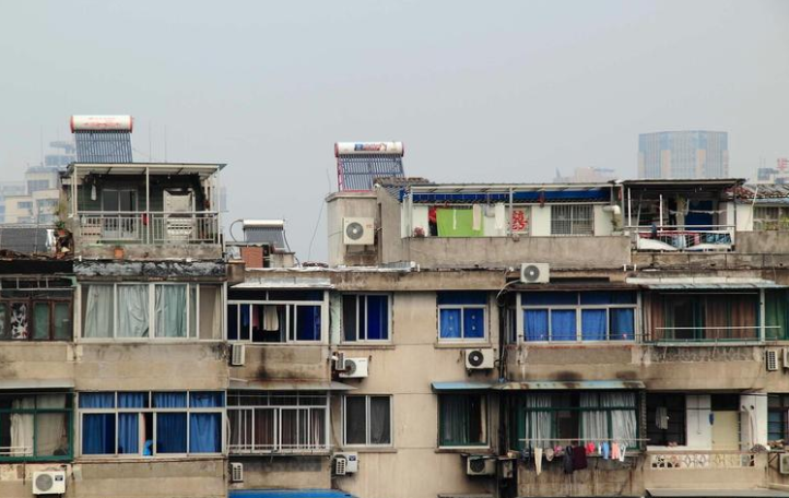 老破小的樓房有出路了，讓居民原地?fù)Q上新房成今年城市更新的熱詞